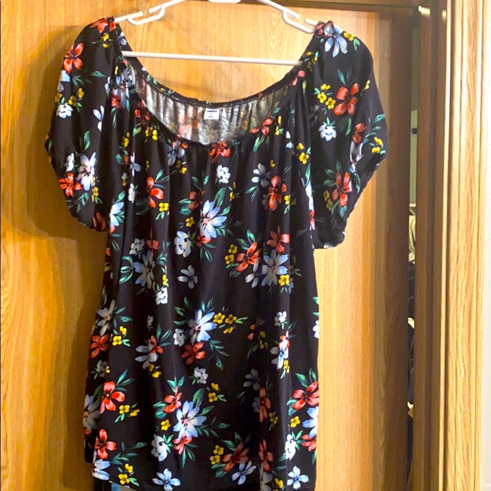Floral Old Navy Top Size XL (worn once)